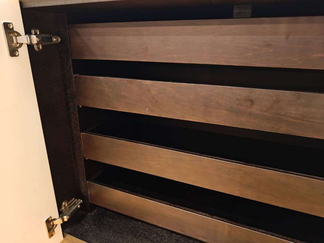 大塚家具 カルラシリーズ ガラストップサイドボード 幅180cm 定価40万弱