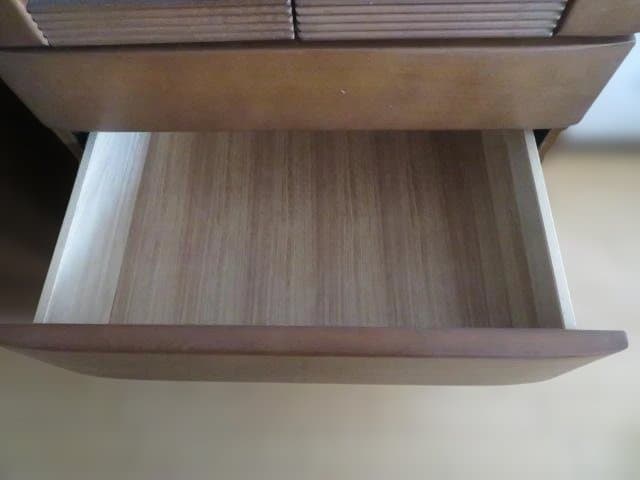 食器棚（右）カキウチ家具工業　60AVボード