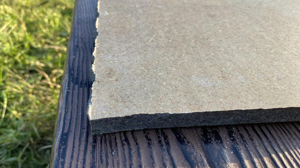 超貴重・岩手県遠野産 「遠野の銘石 角閃石」原石 2.4キロ 送料無料（＃22）