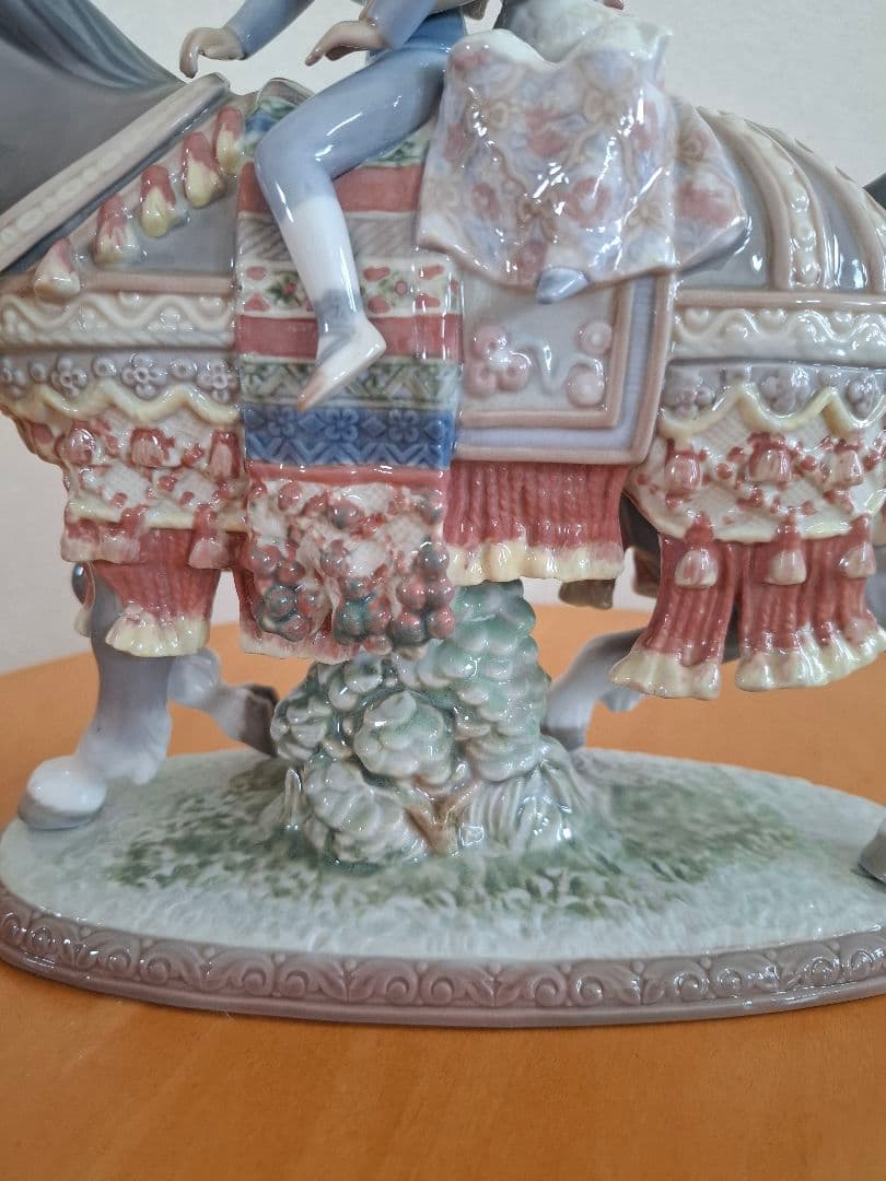 リヤドロ/lladro　サンホセの祭り　少年少女の行進