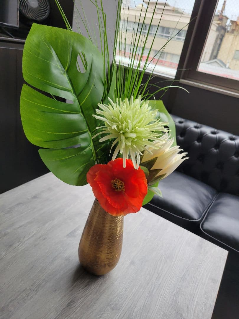 フラワーアレンジメント 夏 モンステラ フラワーベース付き 高級フェイク 造花