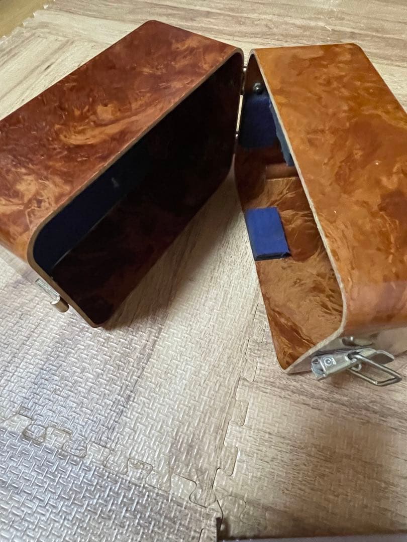 旧ソ連軍、ベークライト製の箱、（線量計ДП-24用）箱のみです