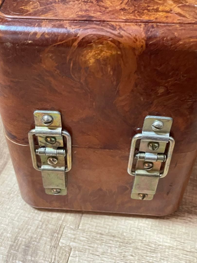 旧ソ連軍、ベークライト製の箱、（線量計ДП-24用）箱のみです