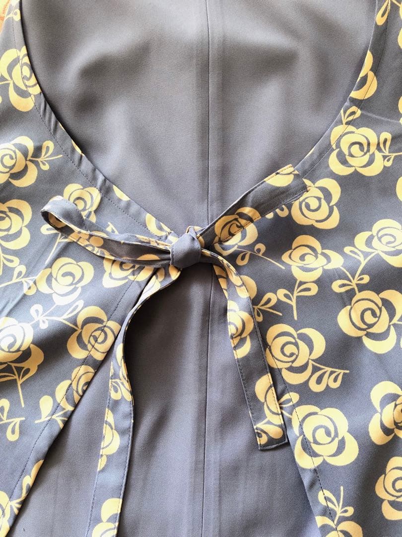 専用になりました。同梱　新品未使用　エプロン　エプロンドレス　　薔薇