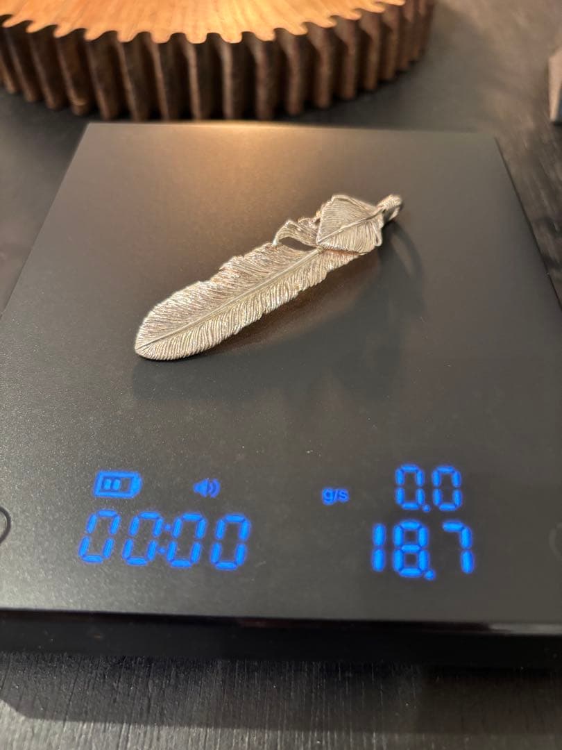 『ミキサー車』buffフェザーネックレス