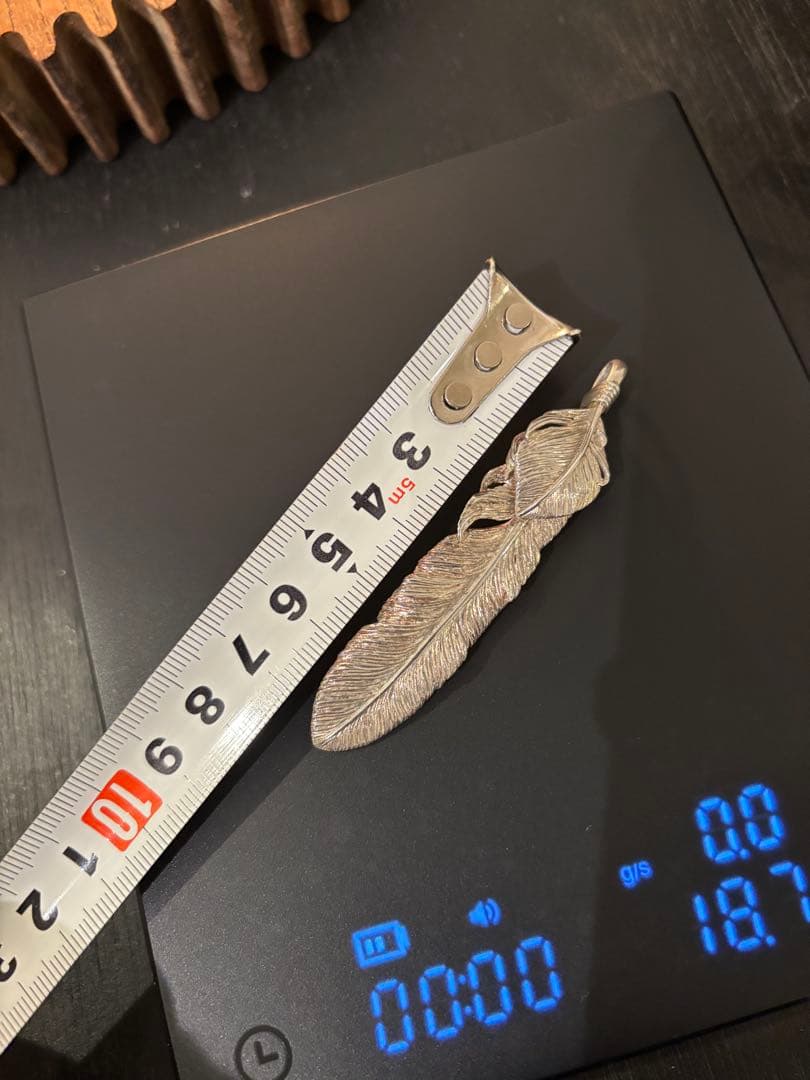 『ミキサー車』buffフェザーネックレス