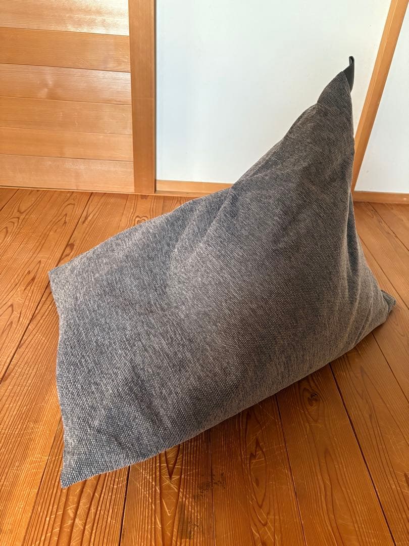 グレー 三角形 ビーズクッション レギュラーサイズ