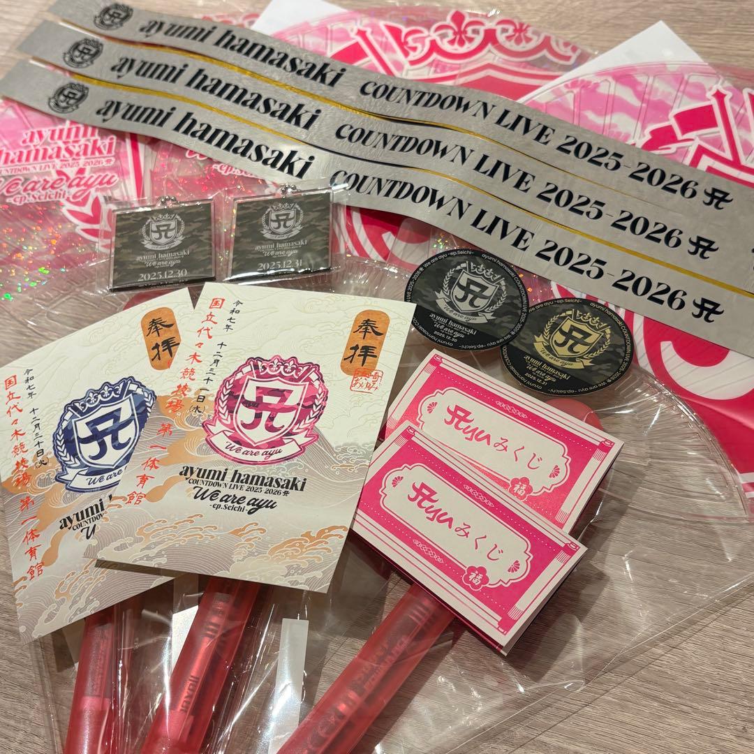 浜崎あゆみ　カウントダウン　うちわ　ステッカー　アクリルキーホルダー　銀テ