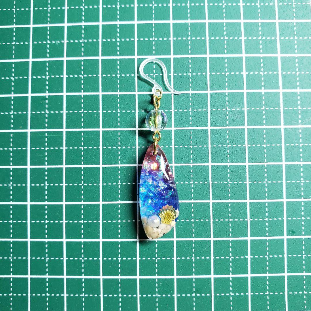 No.1408-E　海・星の砂☆レジン☆ピアス・イヤリング(ゴールド)