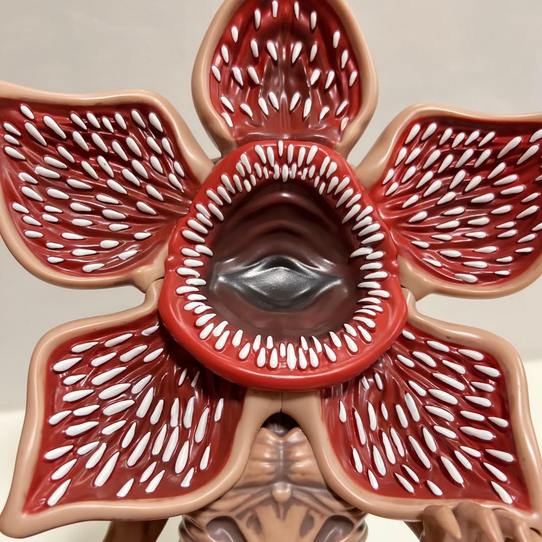 ストレンジャーシングス デモゴルゴン ソフビ フィギュア 貯金箱