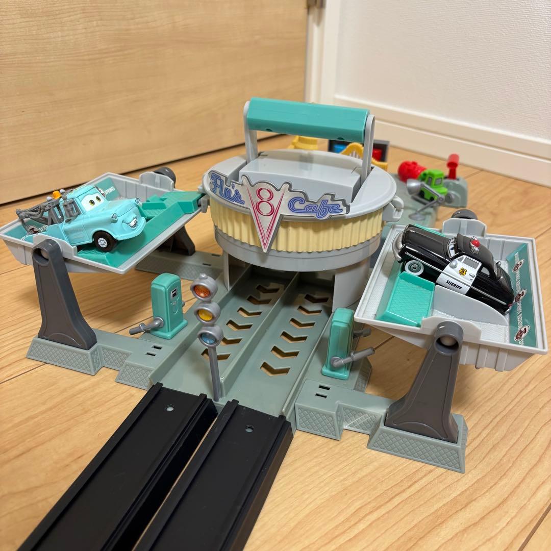 【カーズ】フローのV8カフェ　ラモーンのボディショップ　プレイセット