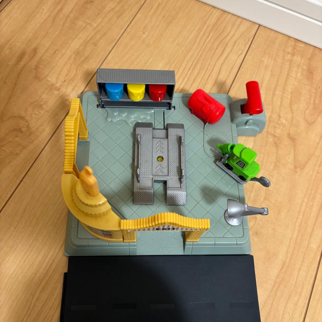 【カーズ】フローのV8カフェ　ラモーンのボディショップ　プレイセット