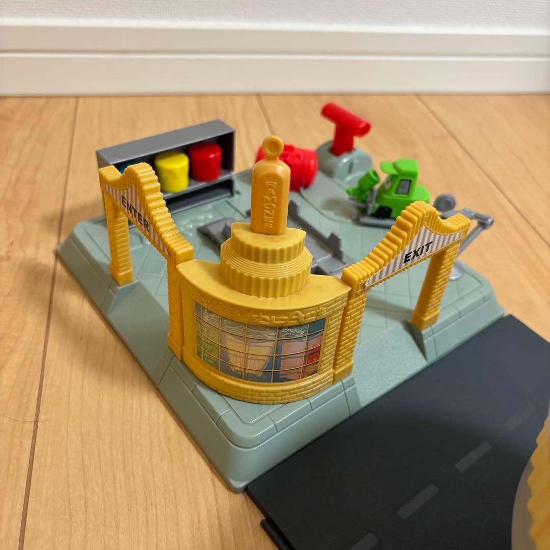 【カーズ】フローのV8カフェ　ラモーンのボディショップ　プレイセット