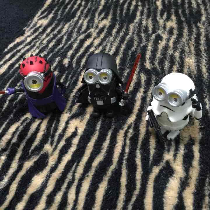 スターウォーズミニオン6体セット ライトセーバー レーザー銃付き