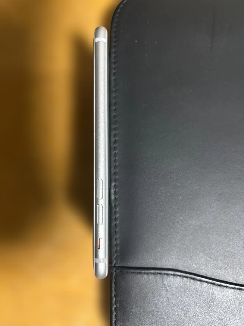 iPhone8 64GB 美品 バッテリー82% 動作良好 画面傷なし