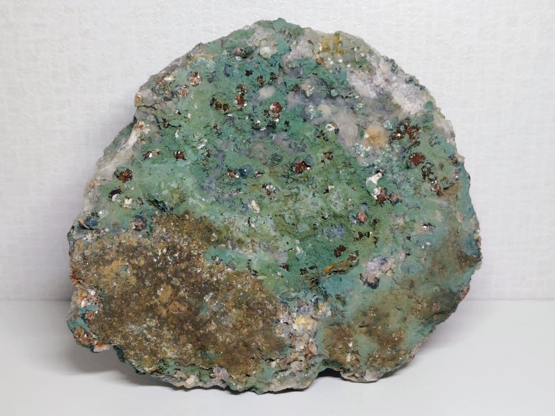 アメジスト 1.8kg 水晶 クォーツ 原石 鑑賞石 自然石 誕生石 鉱物 水石