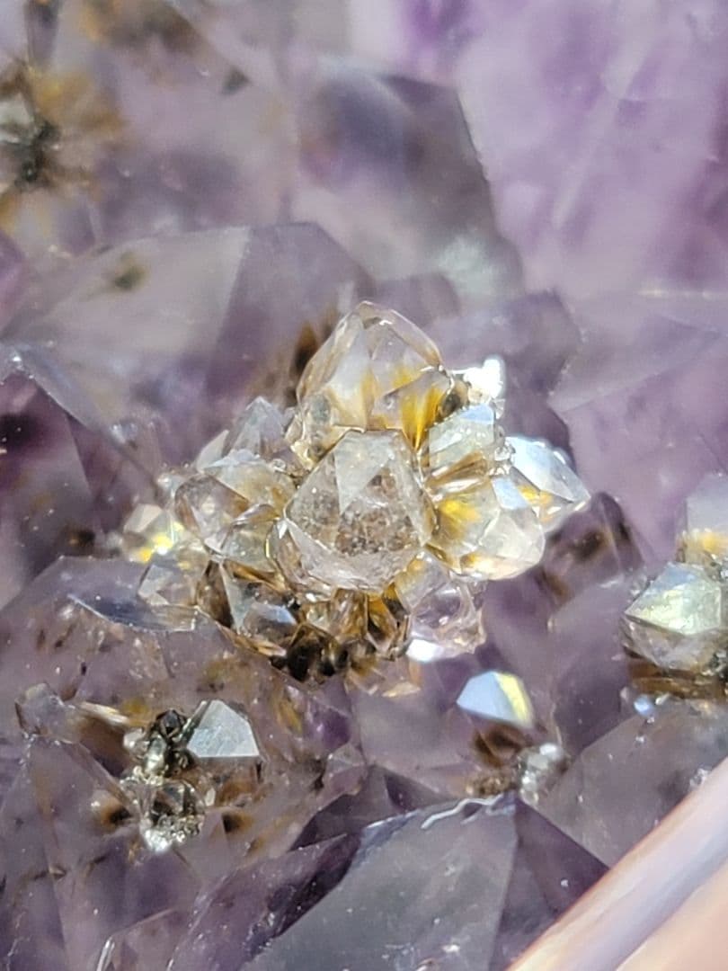 フラワーアメジスト　台付き