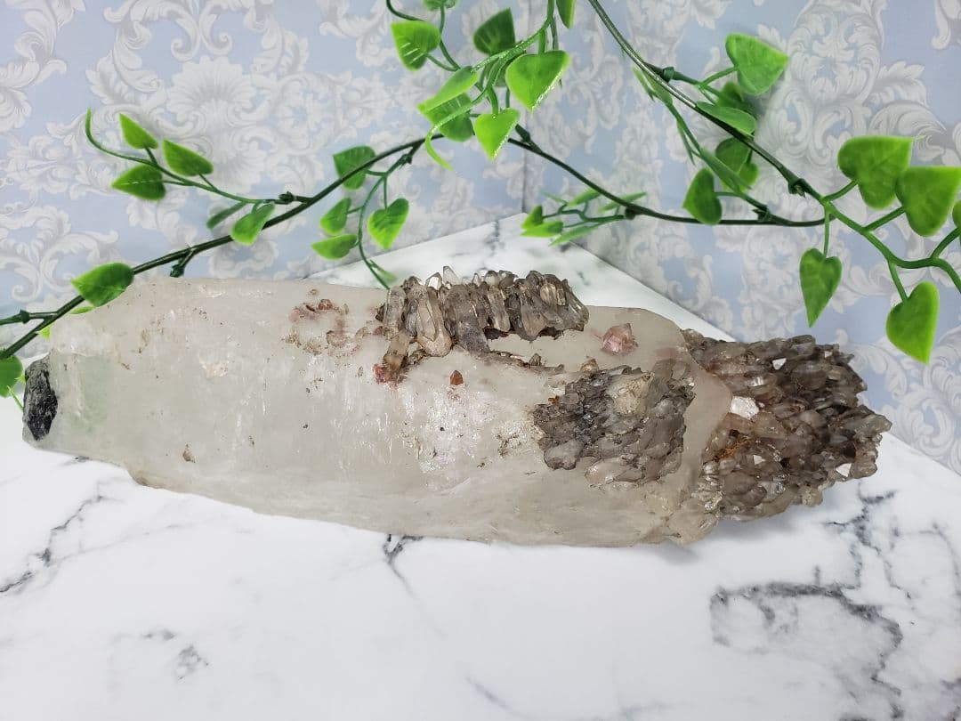 【希少】重厚✰巨大ポイント 天然水晶-with-ライトニングクォーツ