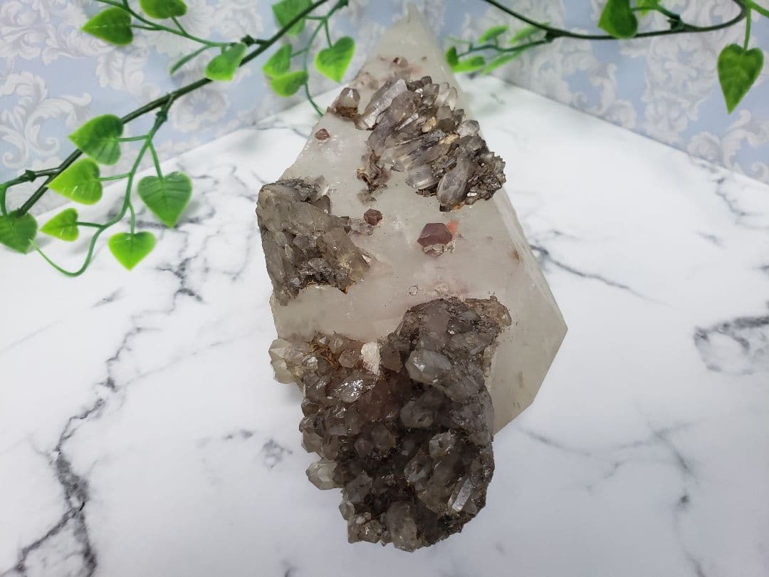 【希少】重厚✰巨大ポイント 天然水晶-with-ライトニングクォーツ