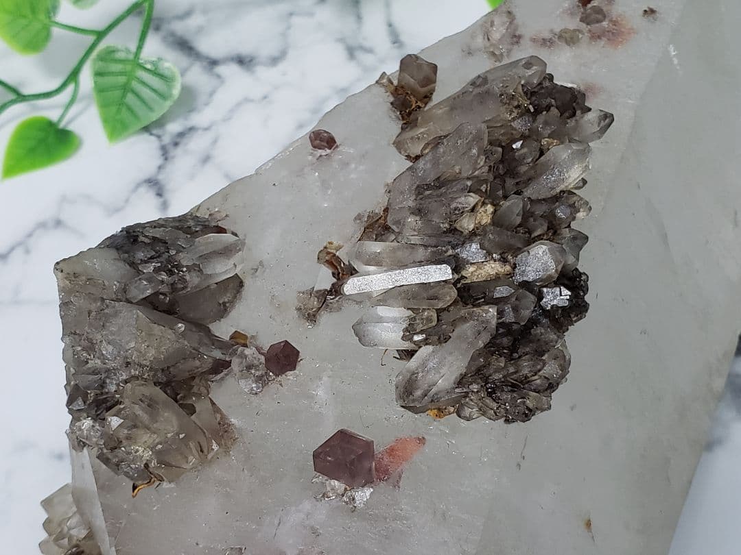 【希少】重厚✰巨大ポイント 天然水晶-with-ライトニングクォーツ