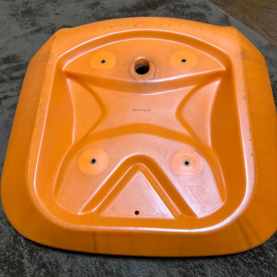 SAYONARA 国立競技場 椅子 オレンジ