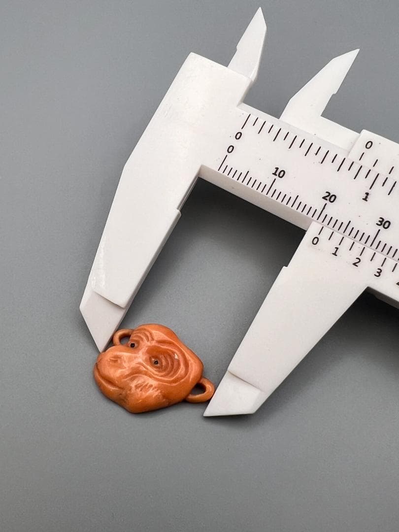 本珊瑚　モモ珊瑚　猿の顔　幅約22mm　重量約2g