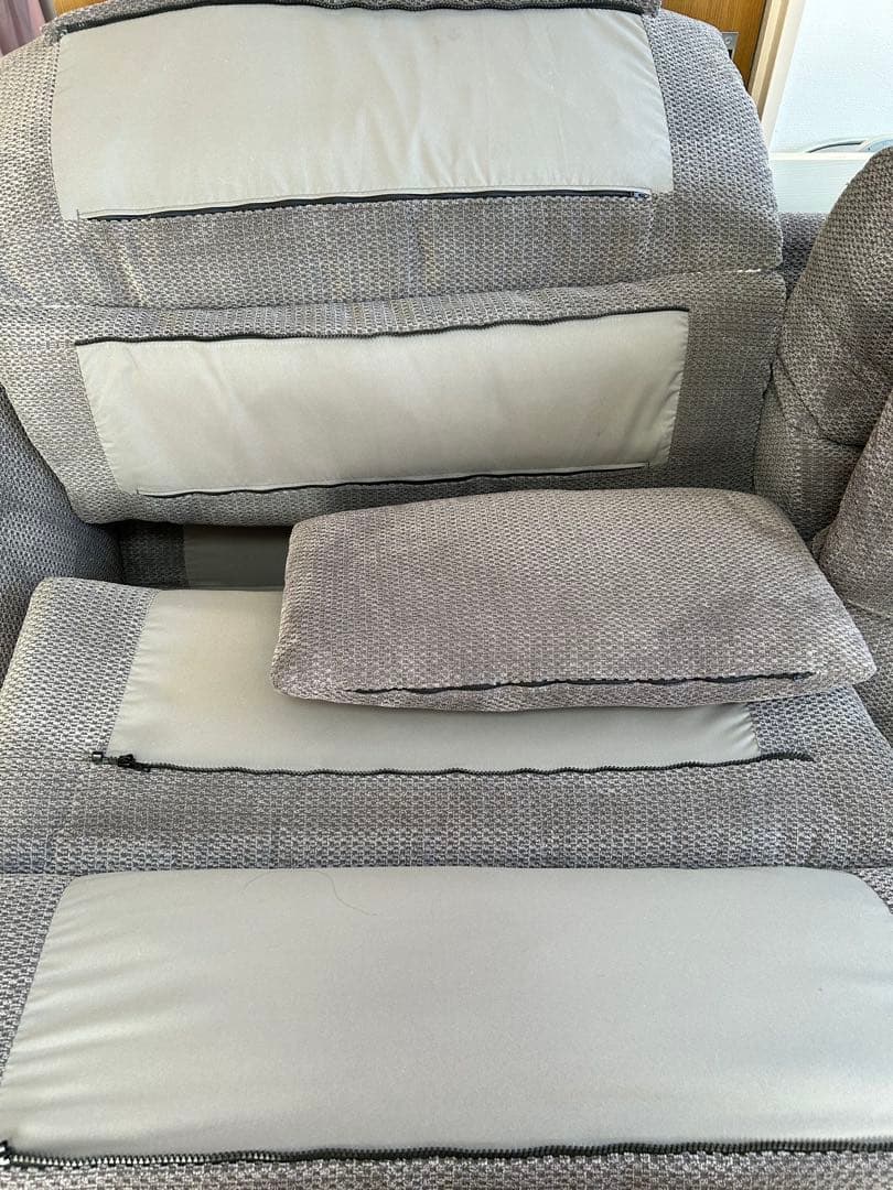 内容変更お値下げ　グレー クッション付きソファ　３人かけ　ニトリ