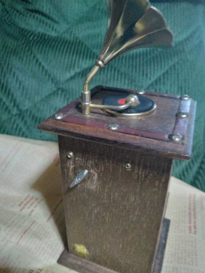 レトロ木製オルゴール グラモフォン付き
