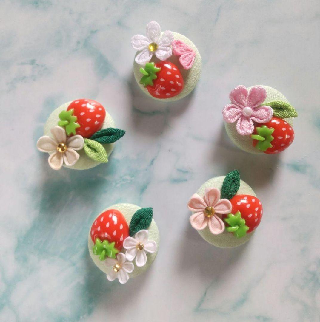 くるみボタン いちご チャーム 5個セット つまみ細工 ハンドメイド