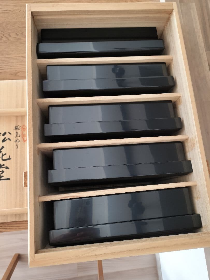 輪島塗 松花堂膳 ~5客セット 黒漆器 金彩竹の絵柄付き 桐