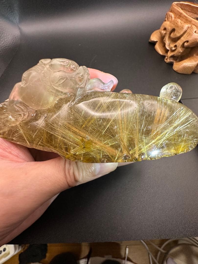 ゴールドルチル彫物（貔貅）台座つき！