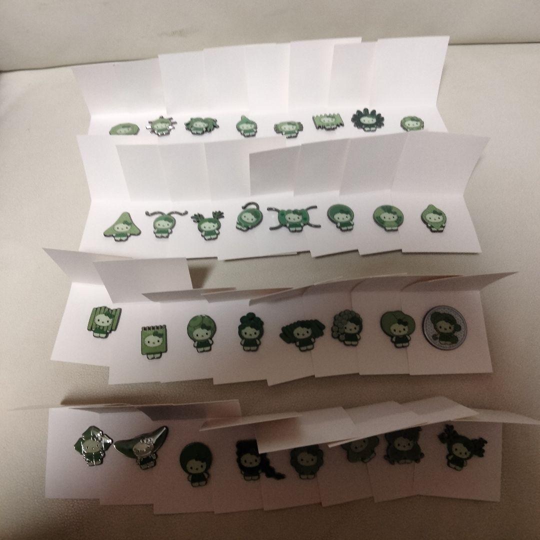 藻キティピンバッジ