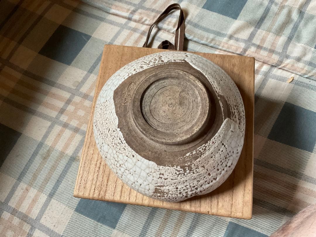 萊岱作／焼物　菓子椀　【年代不明？美しい焼物です】。