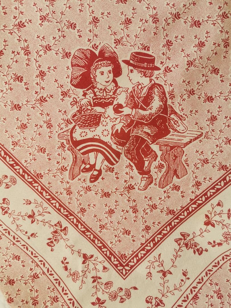 ヴィンテージフランスアルザス フォークロアの少女少女 林檎 小花のコットンクロス
