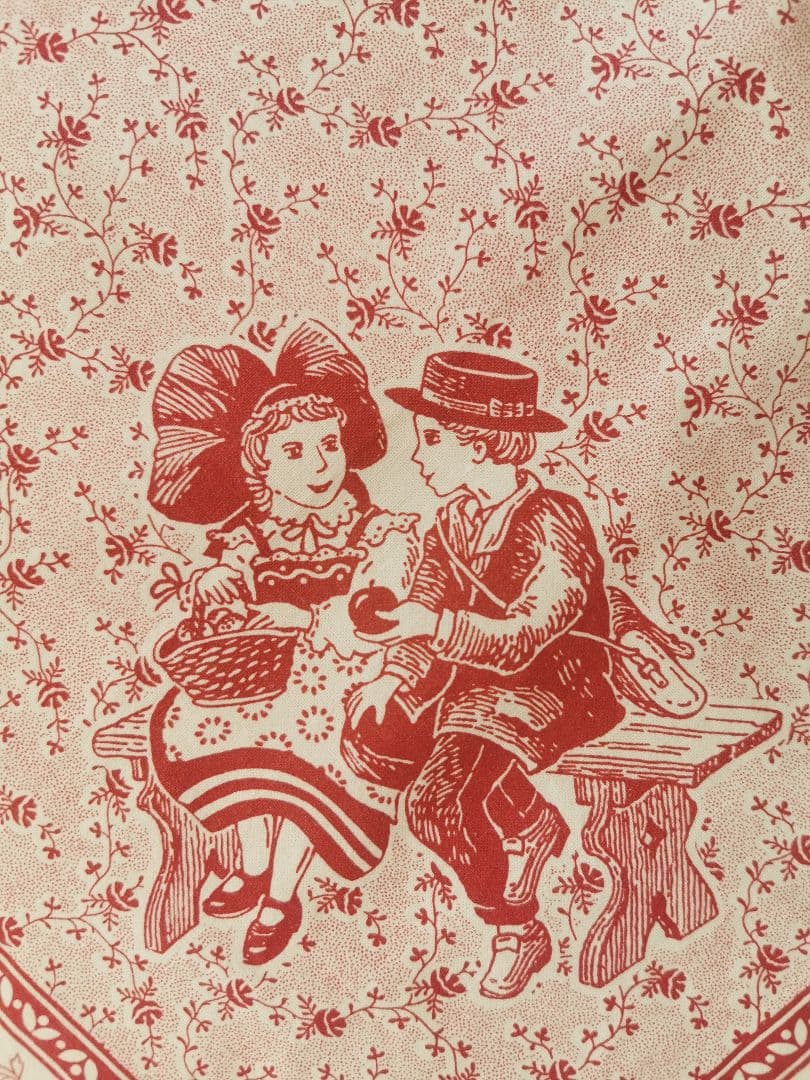 ヴィンテージフランスアルザス フォークロアの少女少女 林檎 小花のコットンクロス