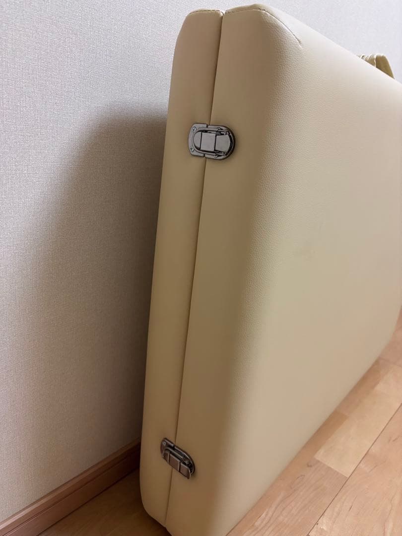 施術ベッド折りたたみベッド クリーム色 合成皮革