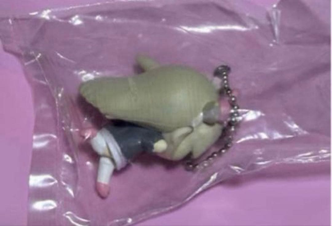 ガチャガチャ　名取さな　ぶーん　チャーム