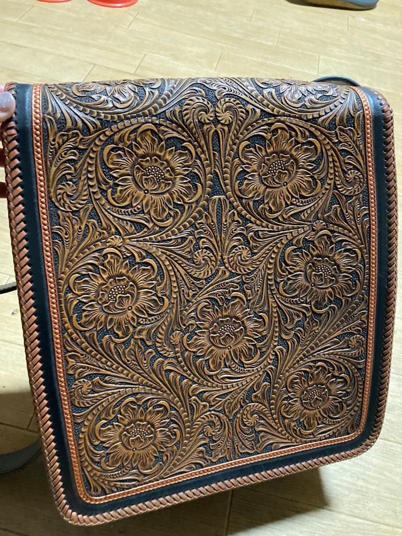 手作り？馬　彫刻　ショルダーバッグ　カバン　ウエスタン　革製品　アンティーク馬具