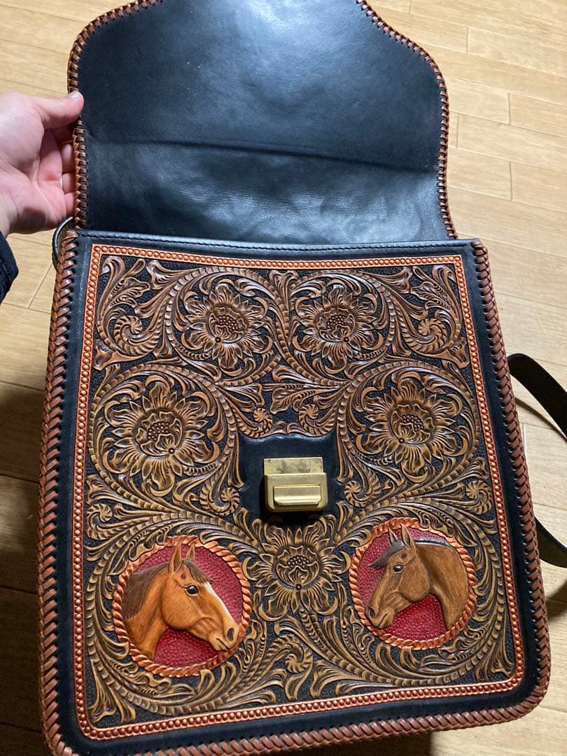 手作り？馬　彫刻　ショルダーバッグ　カバン　ウエスタン　革製品　アンティーク馬具
