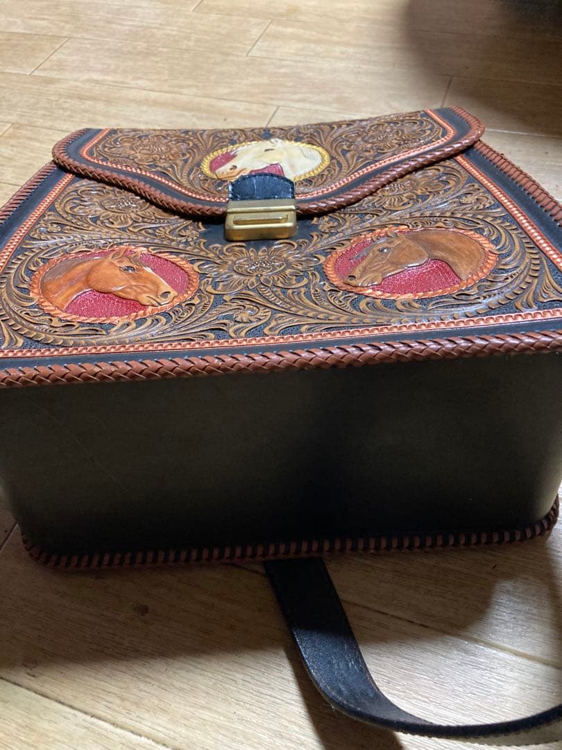 手作り？馬　彫刻　ショルダーバッグ　カバン　ウエスタン　革製品　アンティーク馬具