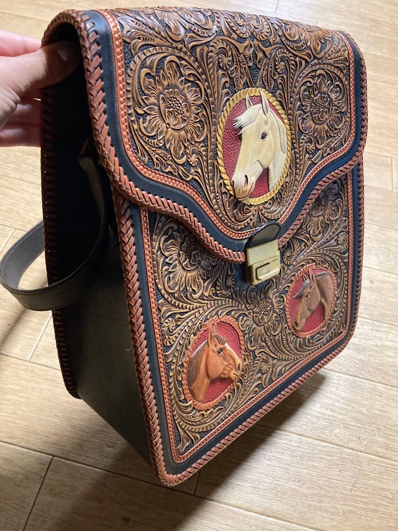 手作り？馬　彫刻　ショルダーバッグ　カバン　ウエスタン　革製品　アンティーク馬具