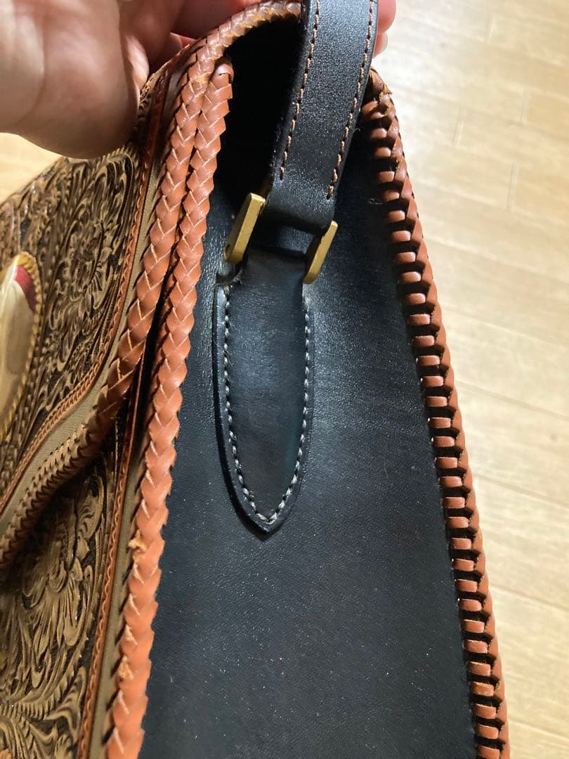 手作り？馬　彫刻　ショルダーバッグ　カバン　ウエスタン　革製品　アンティーク馬具