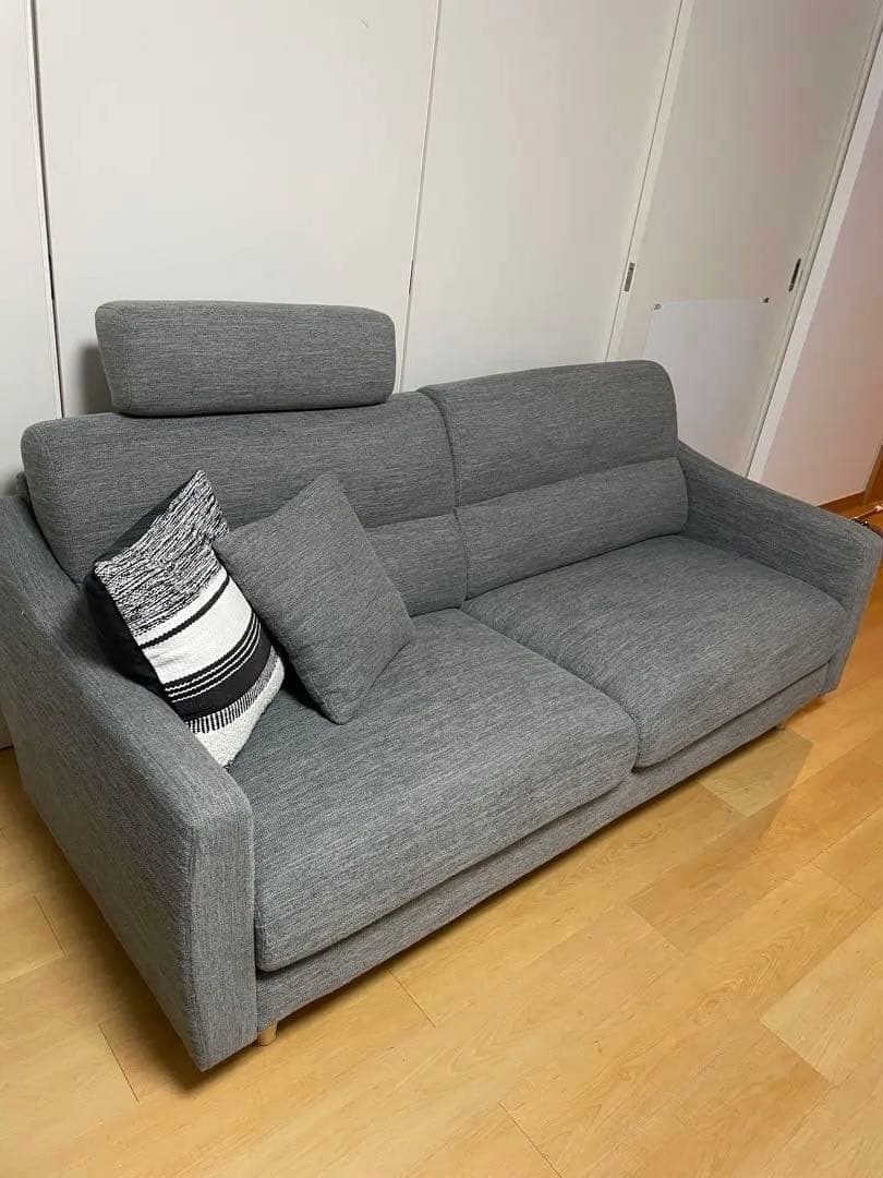 ニトリ３人掛けソファ ヘッドレスト付　送料込み