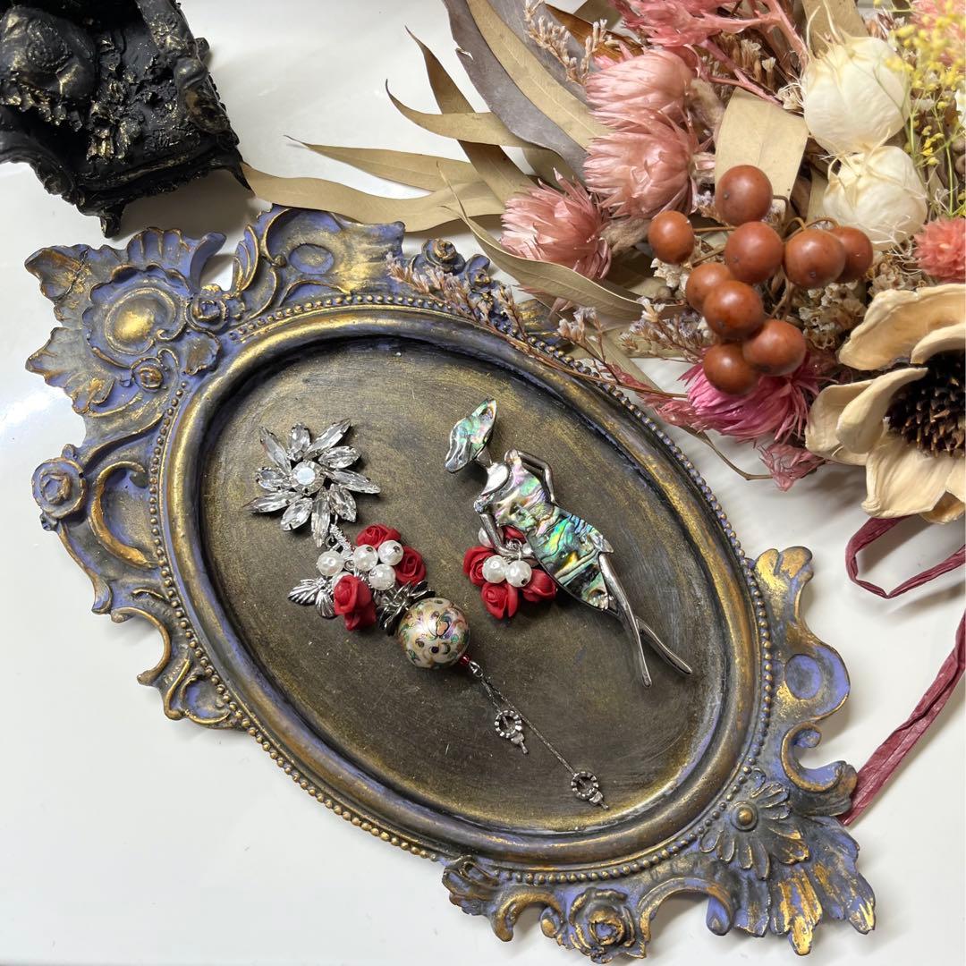 13 アバロンお洋服の女性と薔薇の花束＆転写ビーズピアスorイヤリング