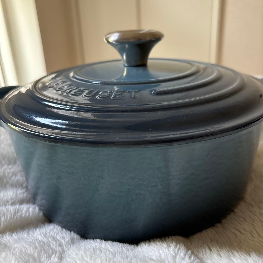 シグニチャー ココット・ロンド 20cm ディープティール （シルバー