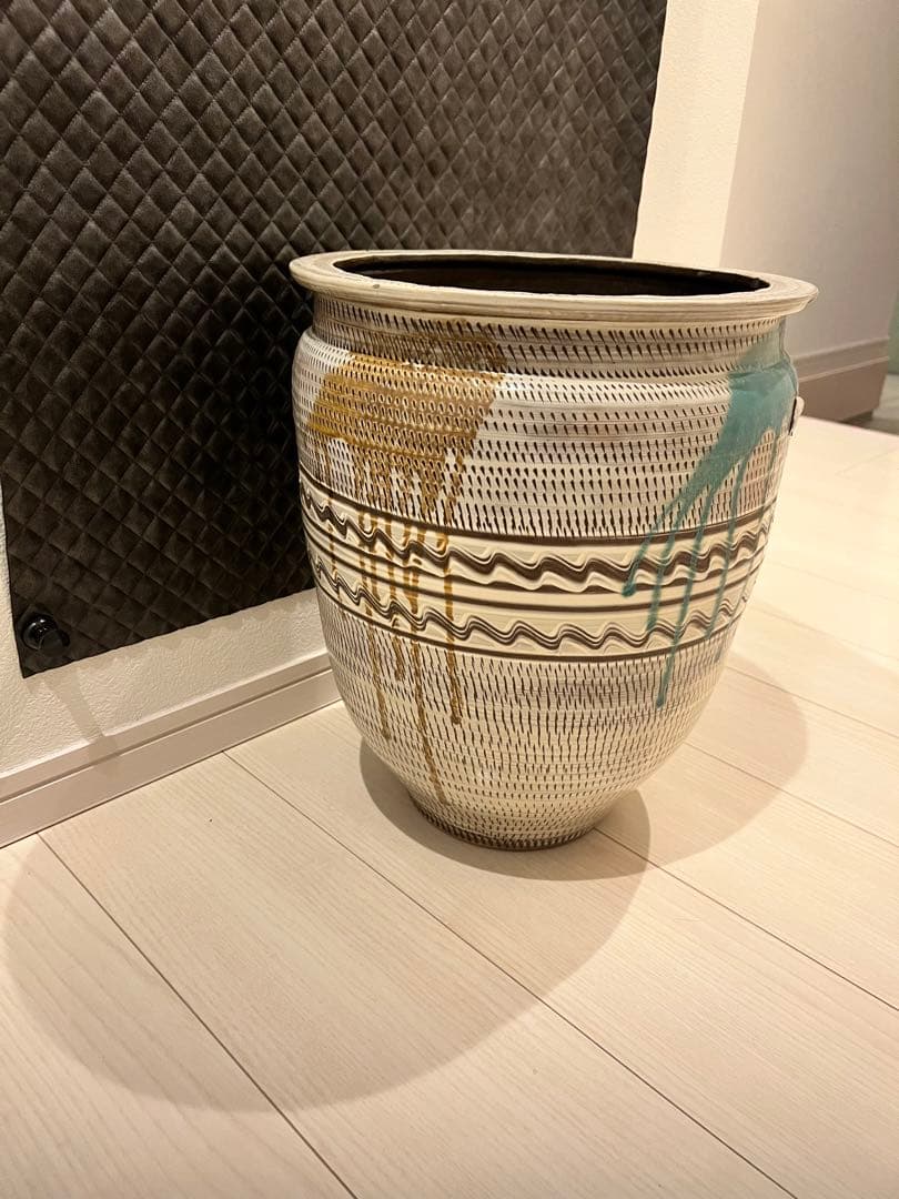 小鹿田焼　高さ約40cm 小鹿田焼 黒木昌伸窯 ポット（白・櫛描） | マルクトスコレー