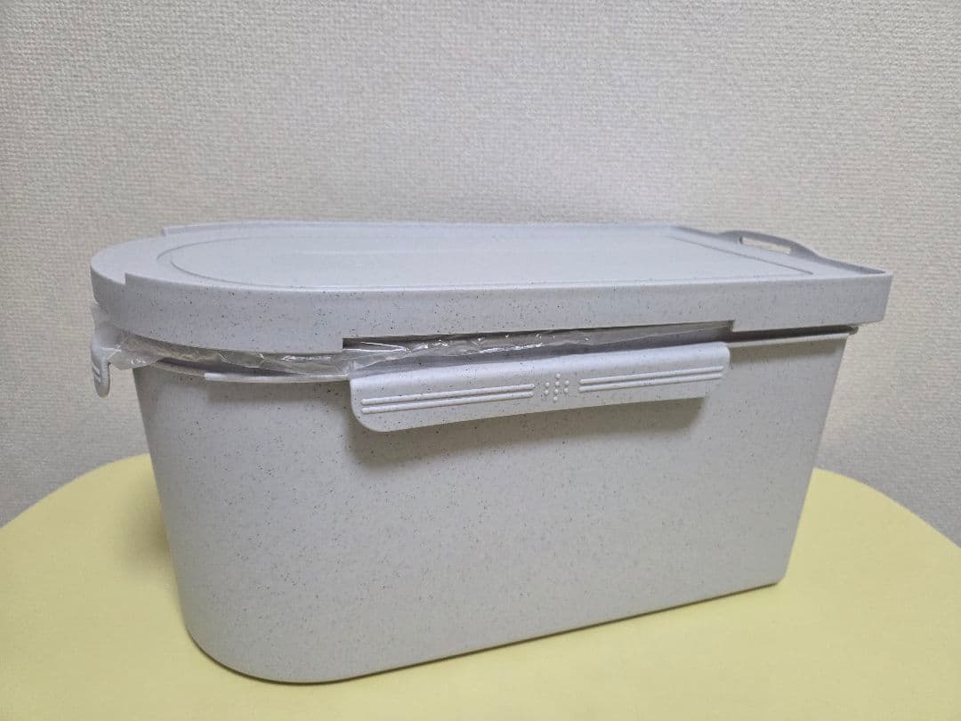 【新品・未使用】タッパーウェア キッチンキーパーハーフ 3個 + 専用トレイ2個