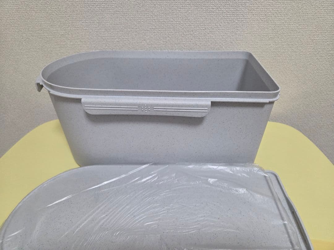 【新品・未使用】タッパーウェア キッチンキーパーハーフ 3個 + 専用トレイ2個