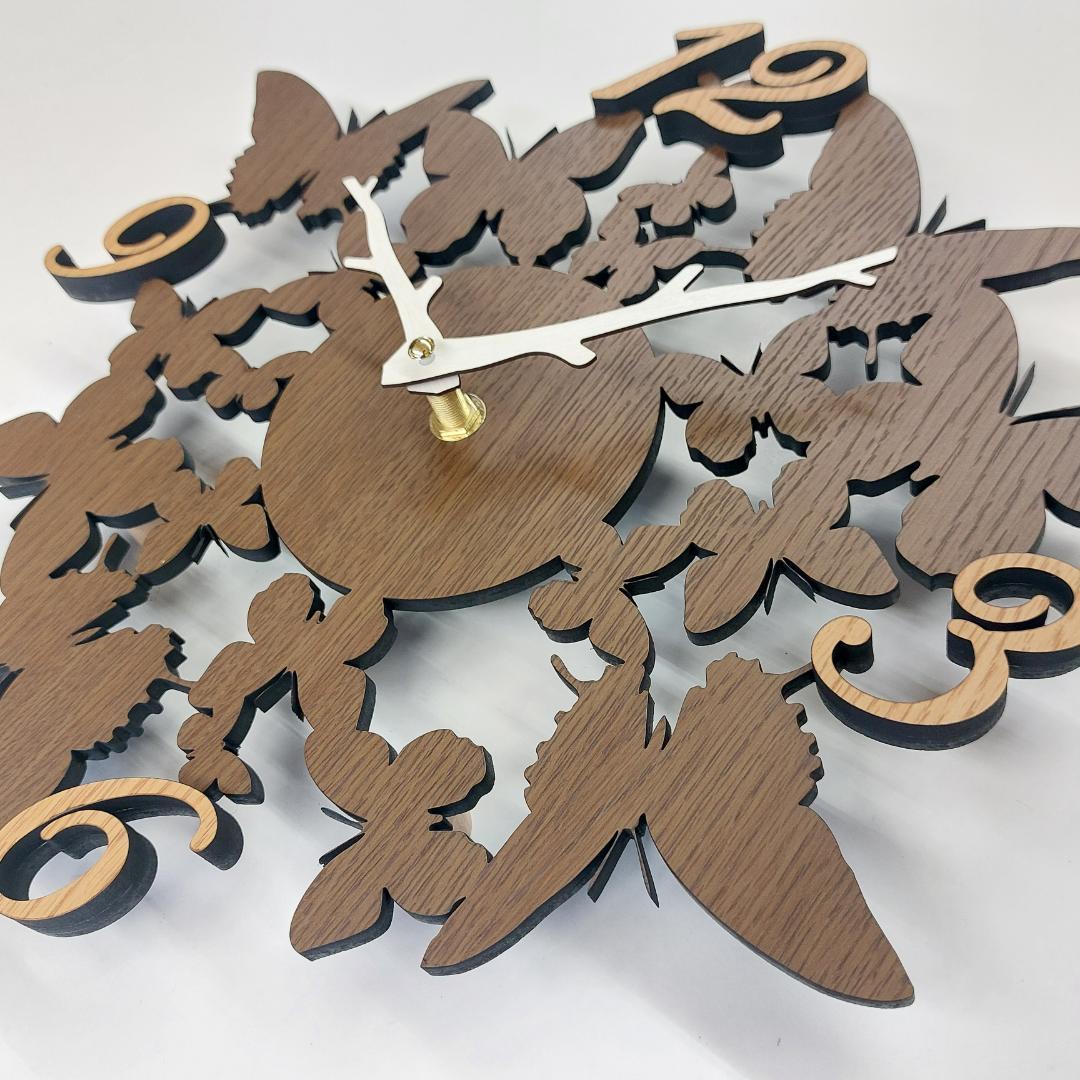 北欧風　立体的な蝶のデザイン木製掛け時計　静音タイプ