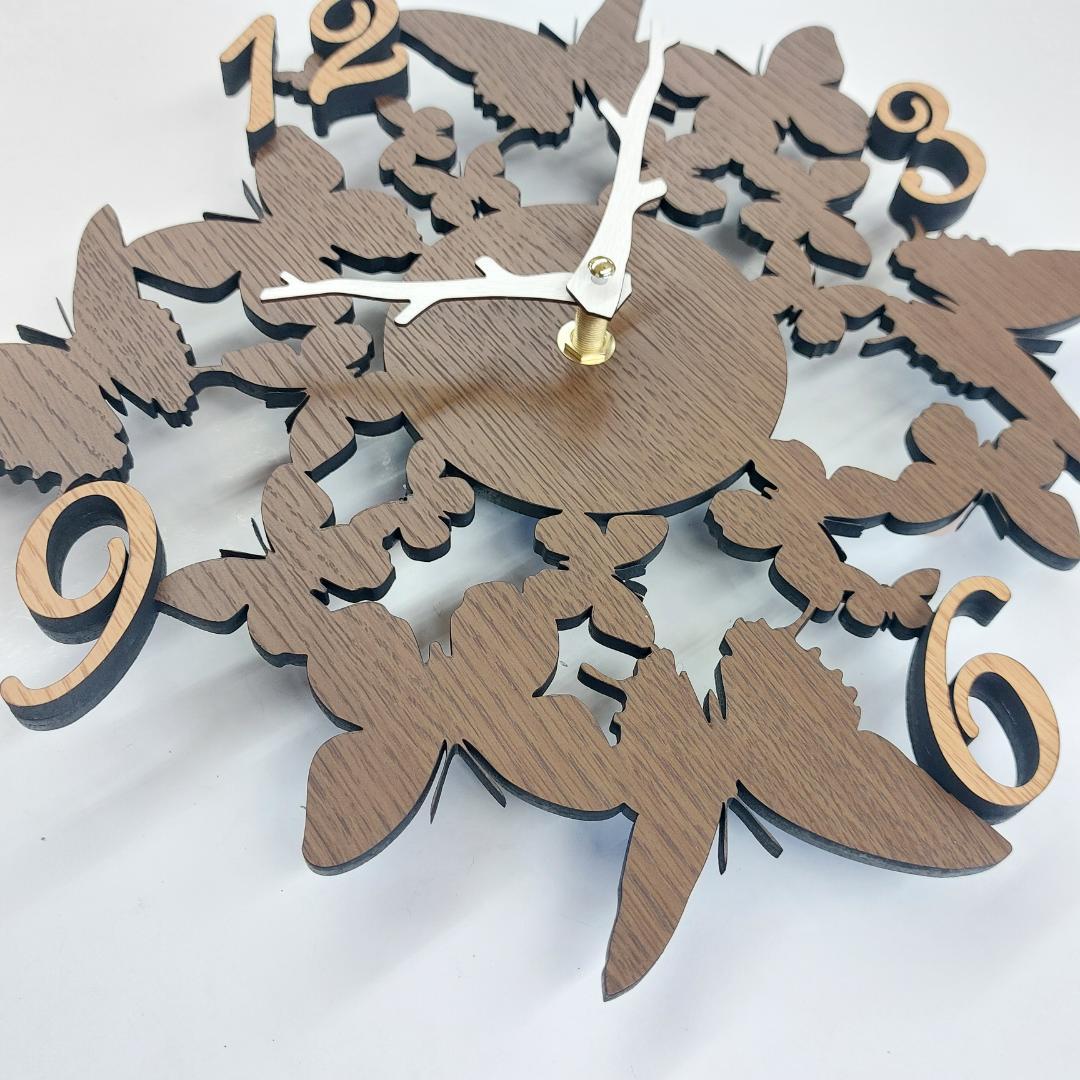 北欧風　立体的な蝶のデザイン木製掛け時計　静音タイプ